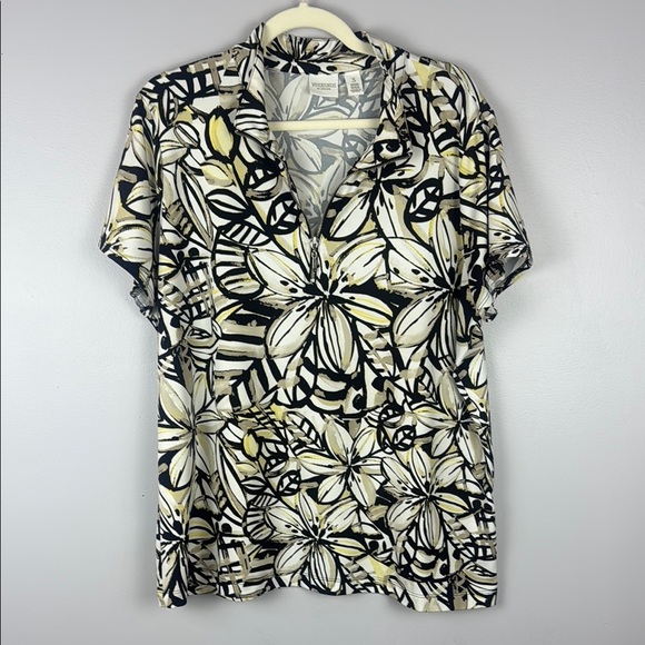 WEEKENDS BY CHICO'S 1/4 Zip White Black Gold Floral Stretch Athletic Top Size XL - Picture 2 of 9